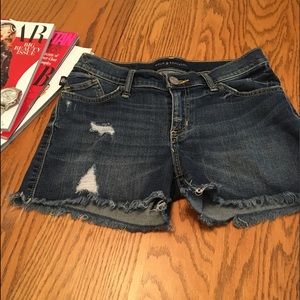 fray hem jean shorts
